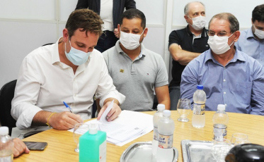 Deputado firma convênio de R$ 1 milhão com o Hospital São José