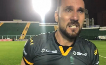 Roberto Volpato emociona-se: 