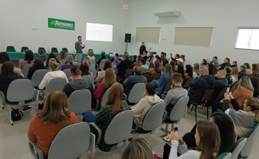 Roda de Conversa debate atuação junto a crianças e adolescentes na Amesc