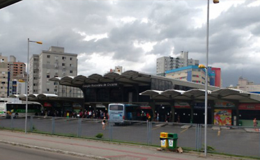 Pedinte agride agente de trânsito na rodoviária e acaba preso