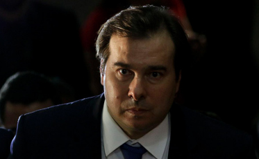 Maia pede à oposição que aprove estados e municípios na reforma