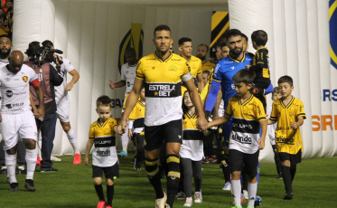 Capitão e peça-chave da equipe: Rodrigo completa 100 jogos com a camisa do Criciúma nesta sexta-feira