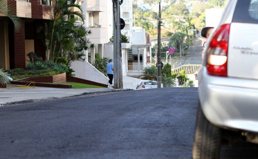 Rua Gabriel Benedet recebe pavimentação asfáltica