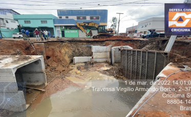 Trecho da rua Henrique Lage é interditado pela Defesa Civil