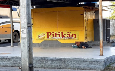 Com a chegada do frio, Prefeitura inicia entrega de cobertores para moradores de rua