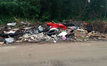 Rua no Recanto Verde é usada para descartes irregulares