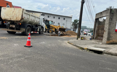 Prefeitura de Cocal realiza reparos em rua que faz binário com a SC-108