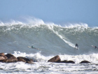 Laguna vira palco da elite do surfe com ondas gigantes no Cardoso
