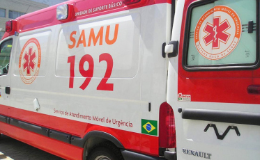 Laguna: Bombeiros resgatam homem com ferimentos em uma embarcação pesqueira