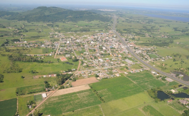 Bandido armado invade residência, quebra duas costelas de homem e amarra idosa