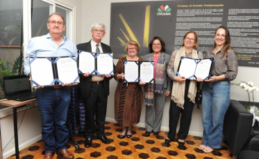Professores criciumenses recebem Diploma de Mérito Educacional 