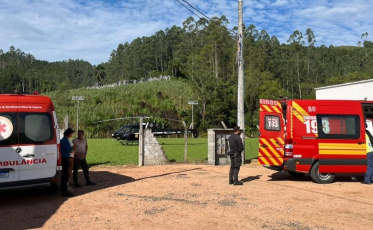 Motociclista morre após colisão com trator no interior de SC