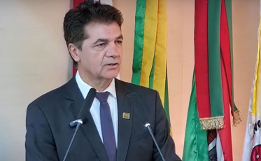 Salvaro faz balanço da gestão na abertura do ano legislativo: 