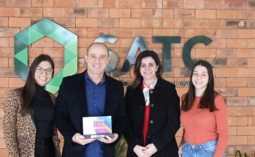 Colégio Satc recebe prêmio IEL de melhores práticas de estágio 