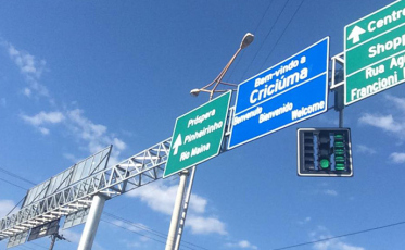Semáforo virado entre Içara e Criciúma