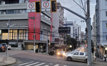 Semáforos apresentam falhas após queda de energia em Criciúma