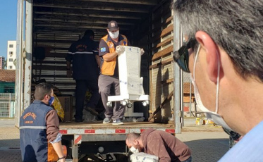 Estado entrega 13 respiradores no Hospital Tereza Ramos em Lages