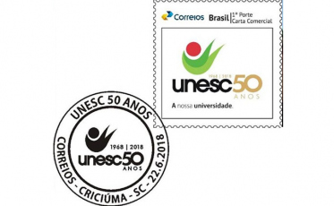 Unesc e Correios lançam o selo e carimbo personalizado dos 50 anos da Universidade