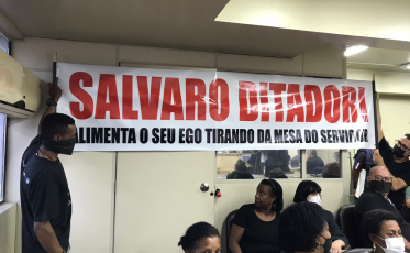 Projetos polêmicos sobre salários de servidores são aprovados