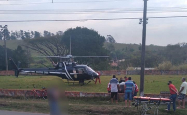 Homem fica inconsciente após sofrer queda de caminhão 