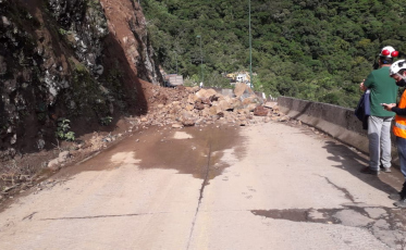 Serra do Rio do Rastro trancada