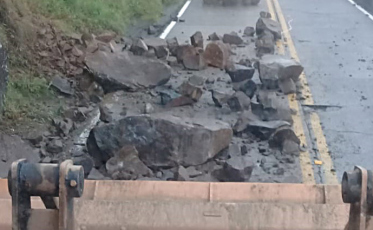 Mais uma queda de barreira na Serra do Rio do Rastro