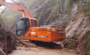 Queda de barreiras interdita tráfego na Serra da Rocinha