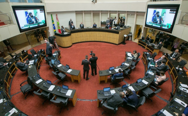 Alesc aprova segundo impeachment de Carlos Moisés