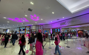 Primeira sessão de Barbie faz fila no Nações Shopping (VÍDEO)