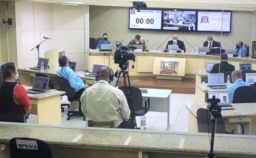 Vereador questiona sobre materiais escolares em Criciúma