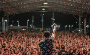 Noite gospel em Balneário Rincão reúne oito mil pessoas