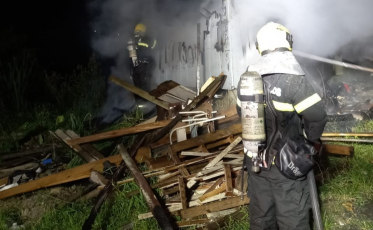 Para escapar de incêndio na casa, homem pula da janela em Siderópolis