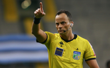 Árbitro FIFA, Savio Pereira Sampaio apita partida entre Tombense e Criciúma