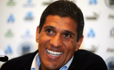 Tubarão anuncia Silas como treinador