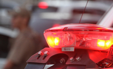 Ciclista tem pertences roubados por homem armado com faca