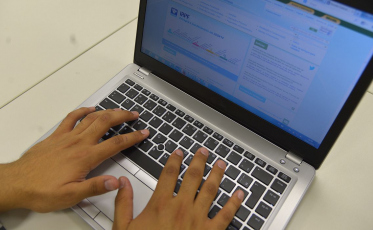 Home Office demanda cuidados com postura, equipamentos e jornada