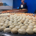 Fábrica de Sonhos inicia produção e contagia Rio Maina com cheirinho doce