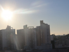 Tempo bom predomina e temperaturas podem passar de 30°C no feriado