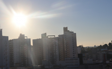 Tempo bom predomina e temperaturas podem passar de 30°C no feriado