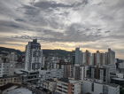  Quinta-feira com sol entre nuvens no Sul de Santa Catarina 
