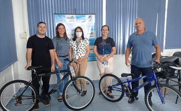 SAMAE entrega bicicletas para estudantes em Araranguá