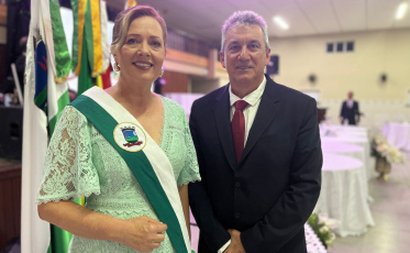 Stela Talamini e vice tomam posse em Urussanga