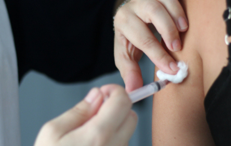 Uso de vacina contra bronquite é ampliado e passa a incluir adultos