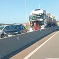 Engavetamento com oito veículos bloqueia trânsito na ponte Anita Garibaldi em Laguna 