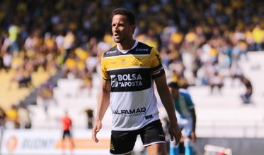 Rodrigo celebra marca histórica e diz que ainda não definiu futuro no futebol