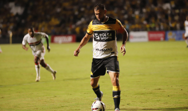 Castán admite desconforto com sequência sem vitórias e mira reação no clássico