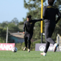 Ronald ganha espaço entre os titulares do Criciúma antes de duelo contra o CRB