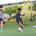 Romarinho e Cauê Santos aparecem entre os titulares em treino coletivo 