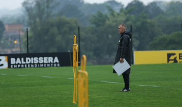 Eduardo Baptista faz novos testes e conta com a volta de Marcelo Hermes