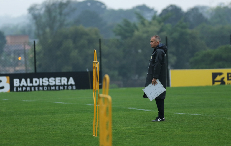 Eduardo Baptista faz novos testes e conta com a volta de Marcelo Hermes